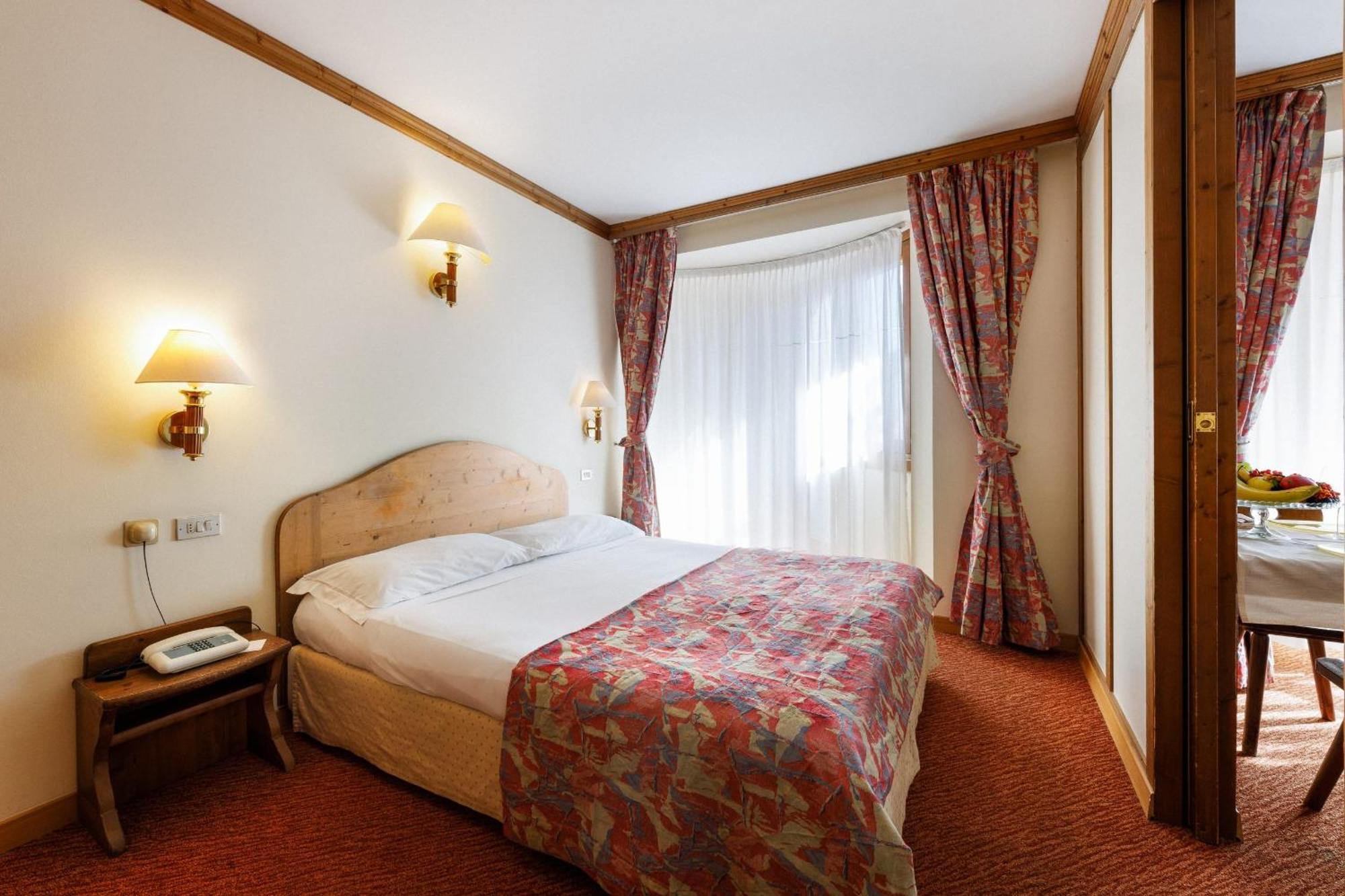 Hotel Alaska Cortina