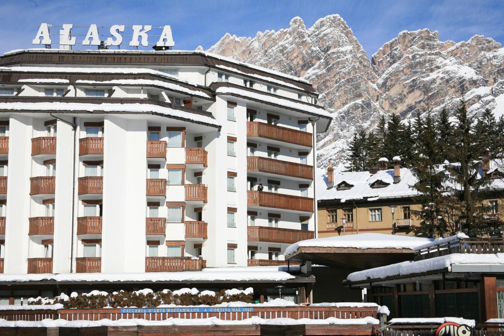 Alaska Cortina Hotel