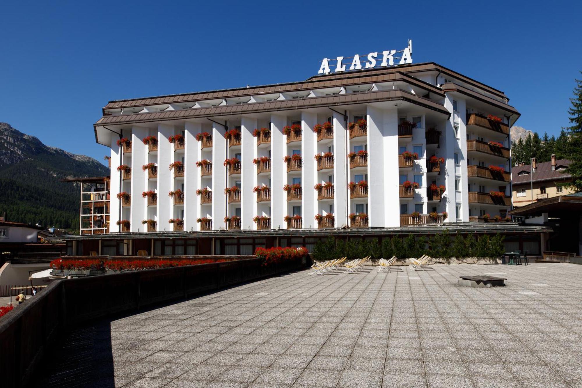 Alaska Cortina 4*