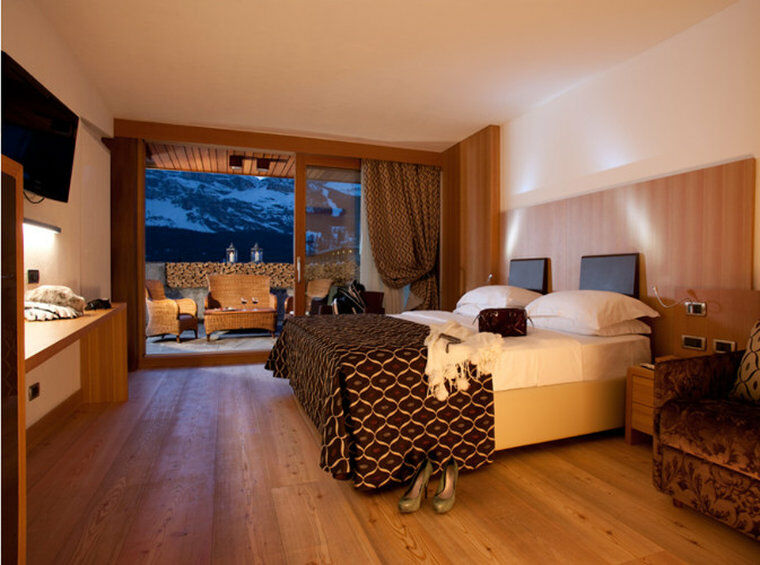 Hotel Alaska Cortina 4*