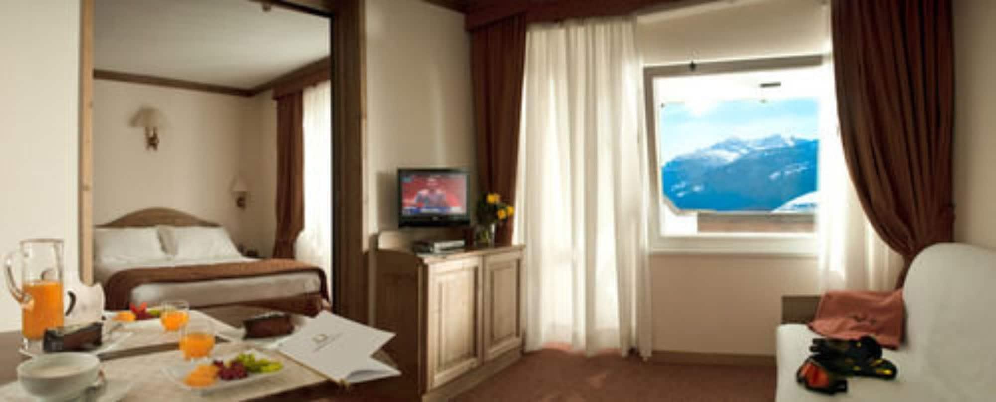 Hotel Alaska Cortina 4*