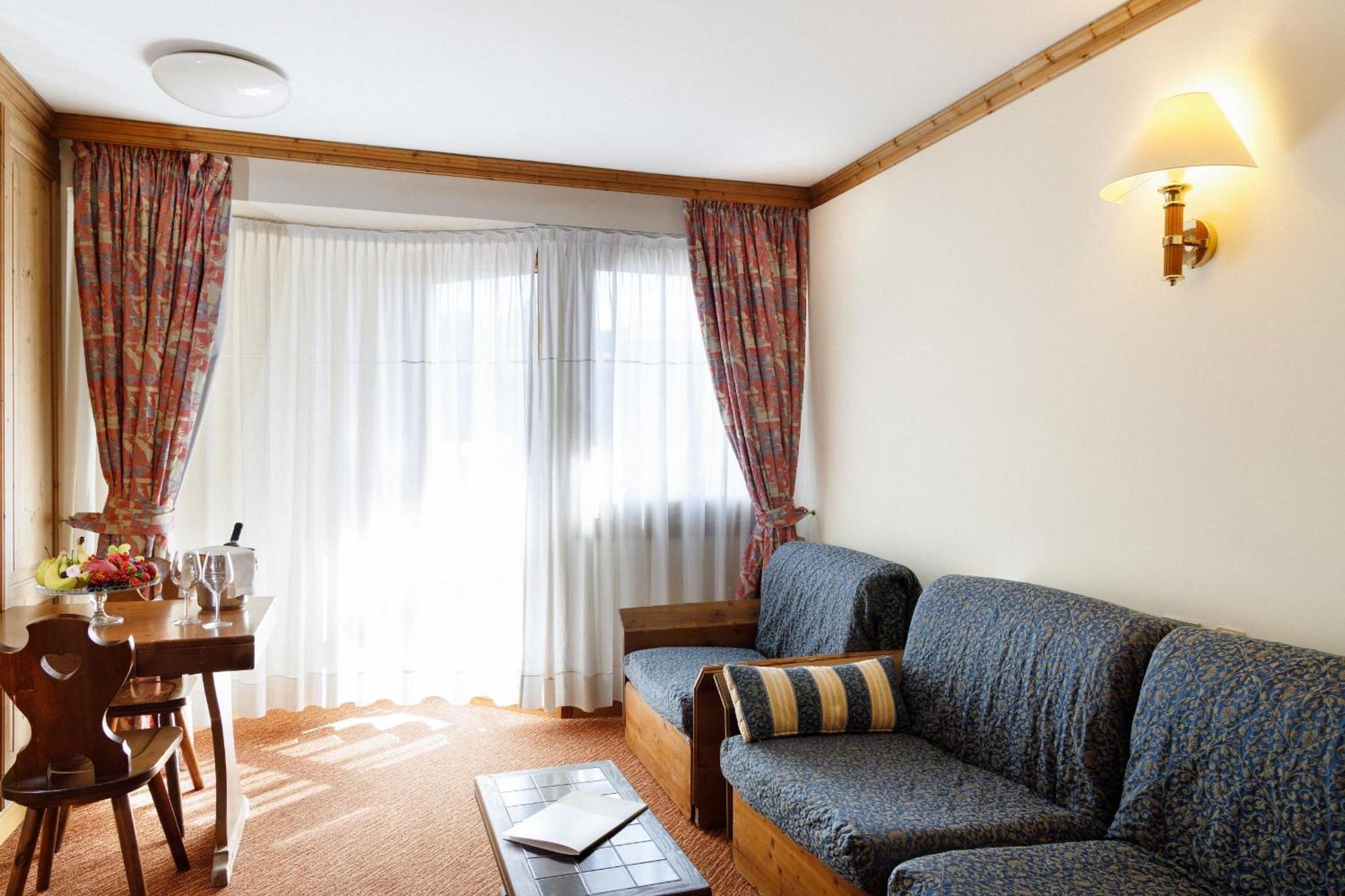 Hotel Alaska Cortina 4*