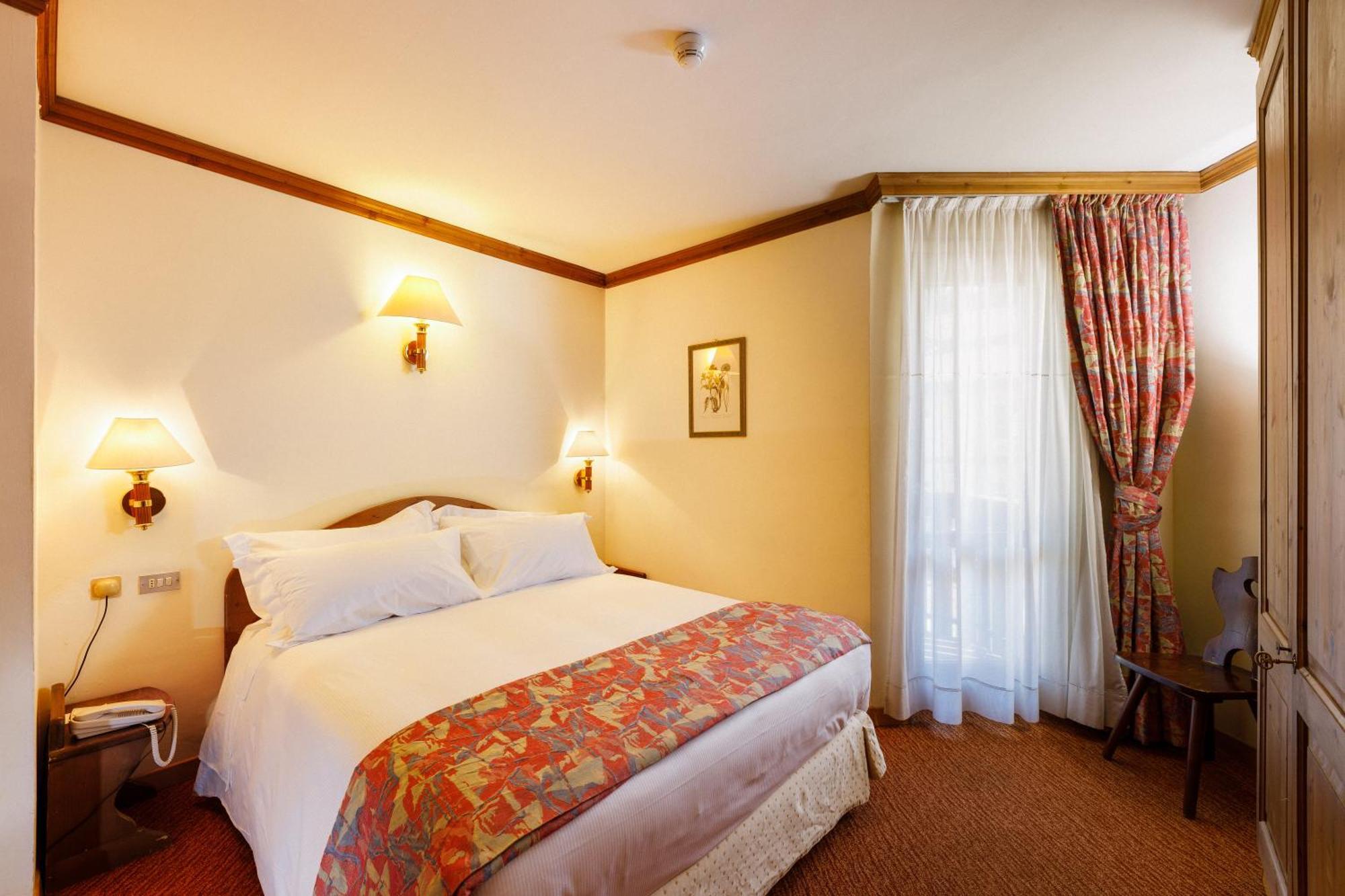 Hotel Alaska Cortina 4*