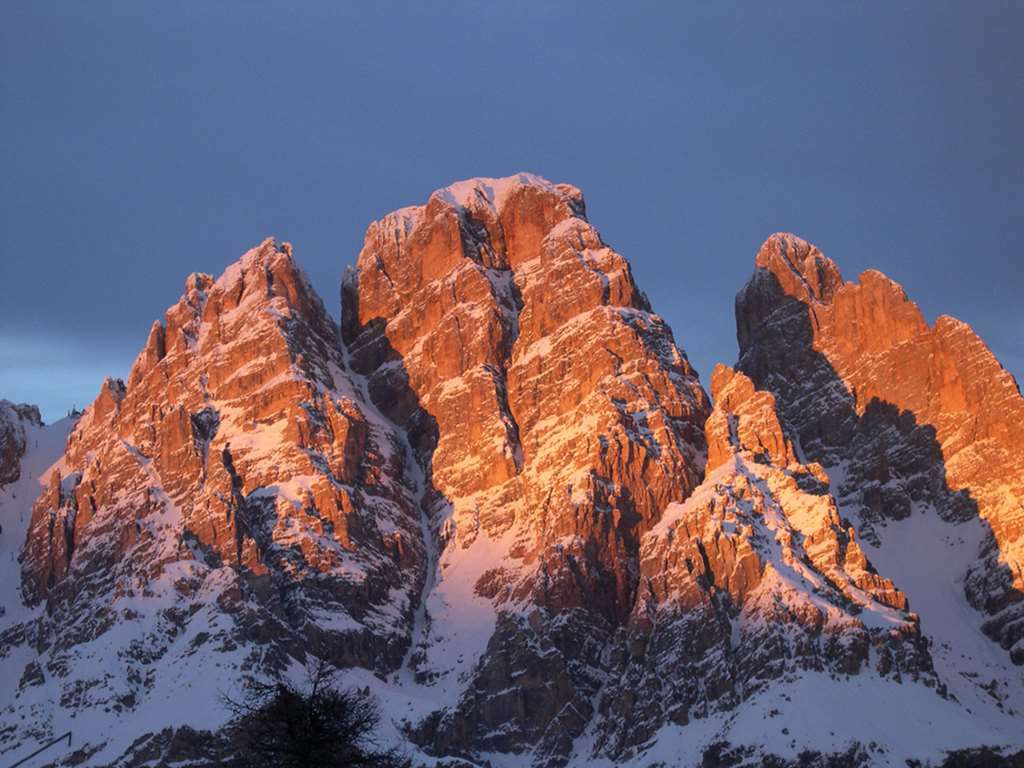 Hotel Alaska Cortina 4*